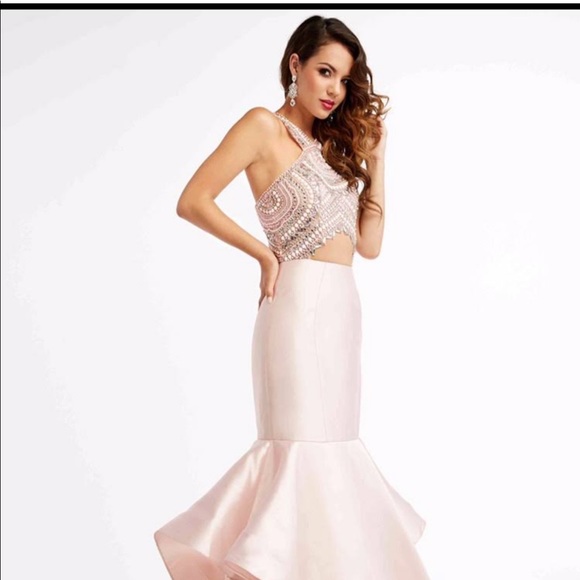🆕Gorgeous layered pink beaded open back prom gown - Picture 7 of 16